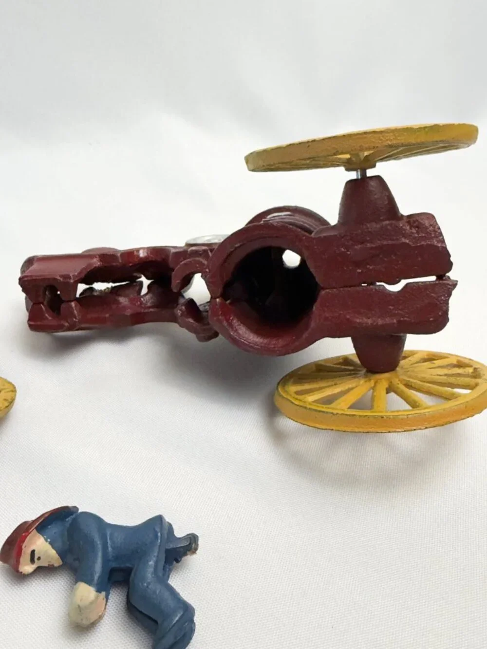 Cast Iron Vintage Horse-Drawn Fire Engine Pumper Wagon Toy Driver & 2 Horses 11